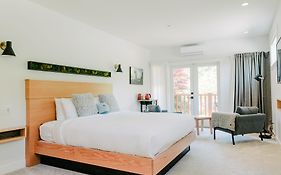 Pluvio Restaurant And Rooms